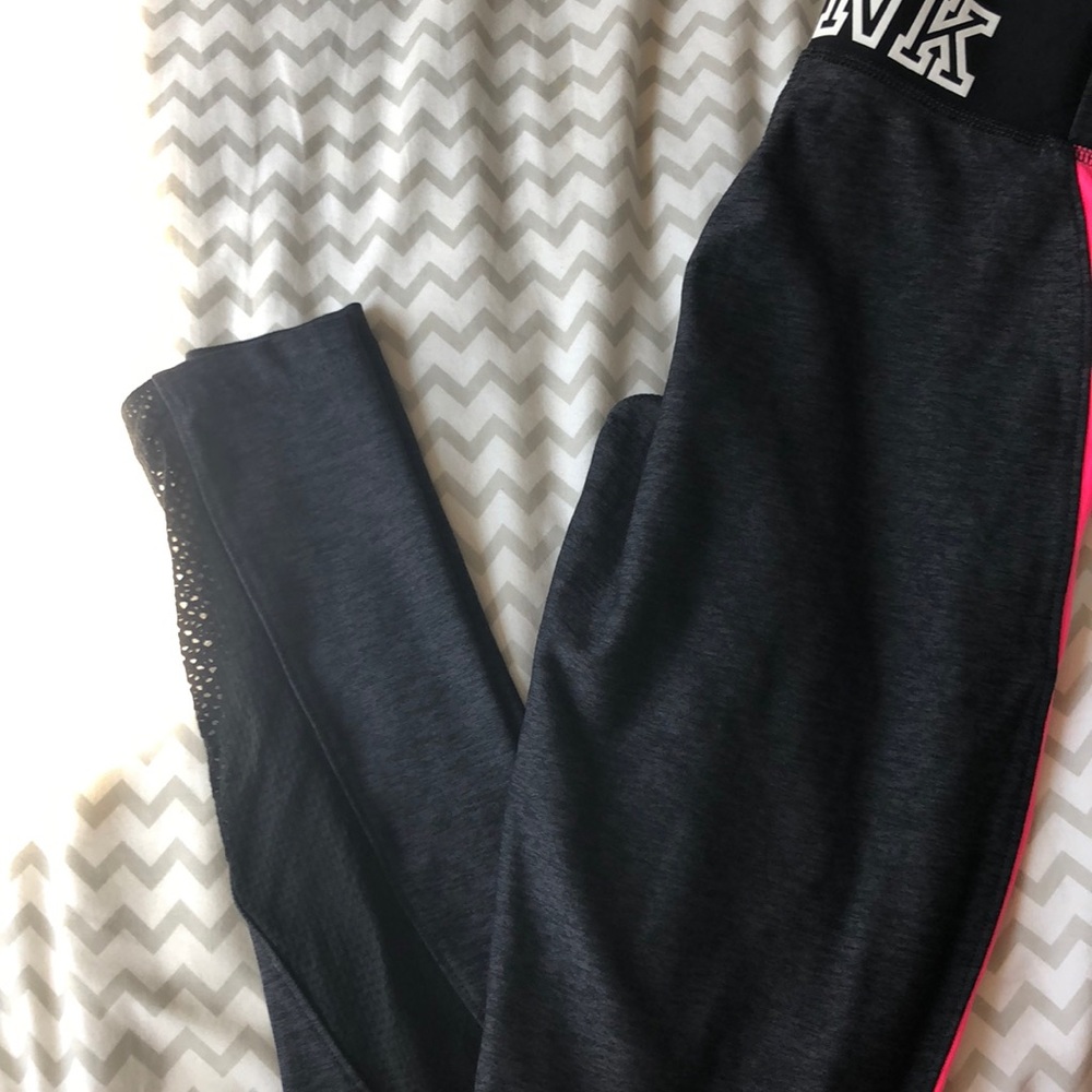 Great and pink leggings from pink !!